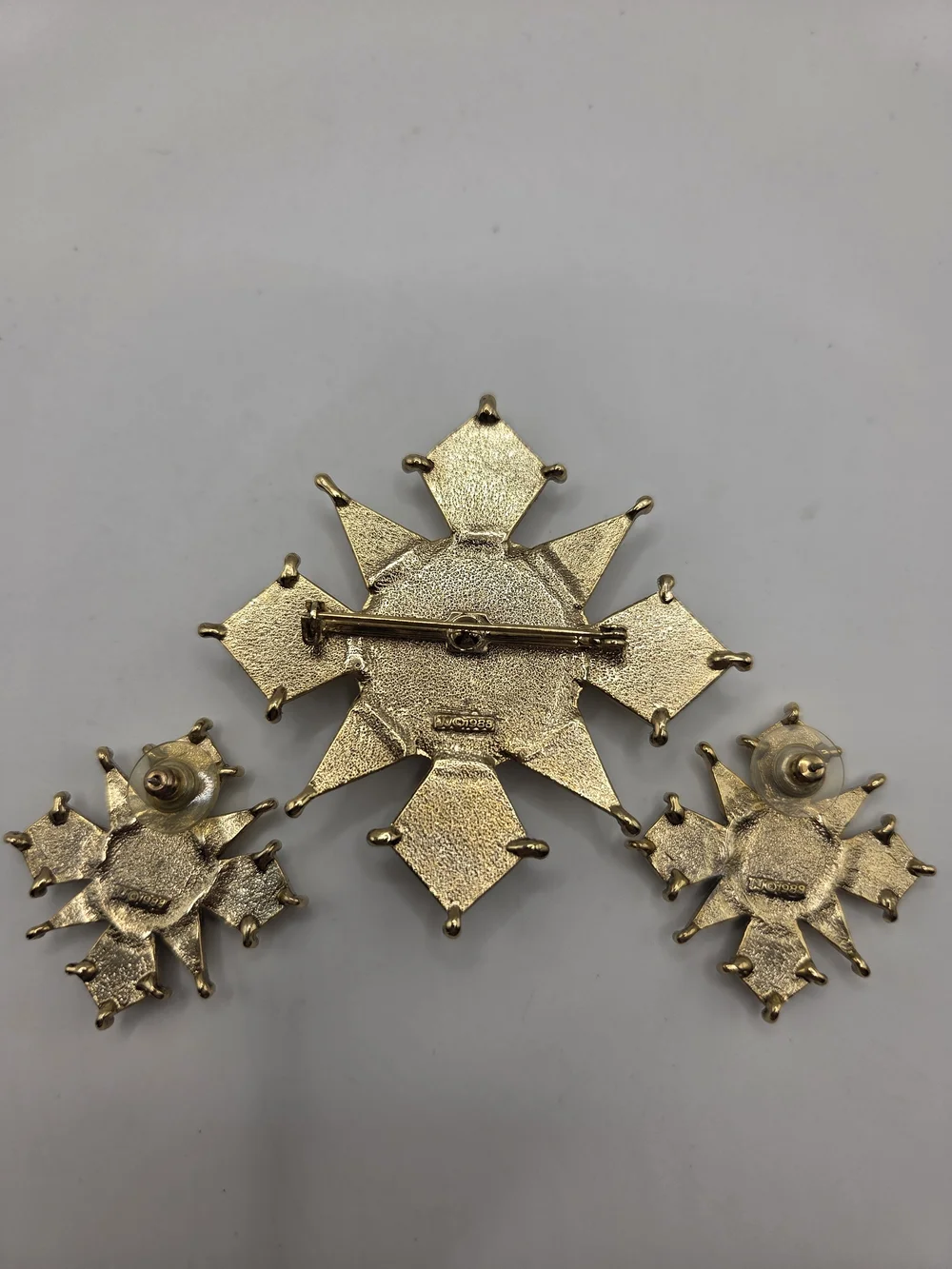1733. Vintage Gold-Tone Maltese Cross Brooch And Earring Set